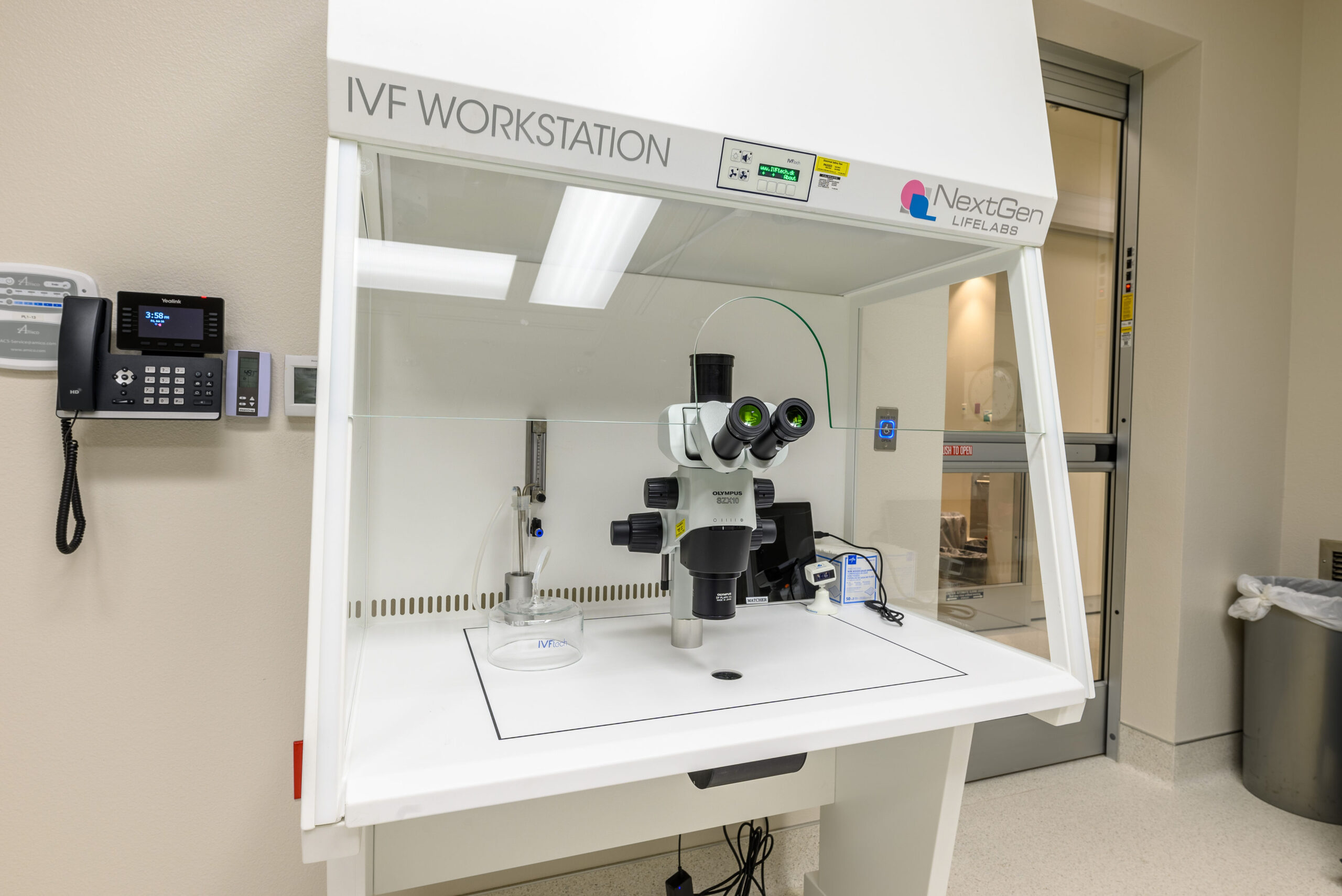 Чистое помещение ЭКО-лаборатории с ламинарным потоком и HEPA-фильтрацией